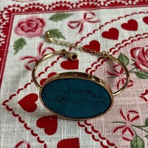 Chic Gold Bracelet with Turquoise Accent